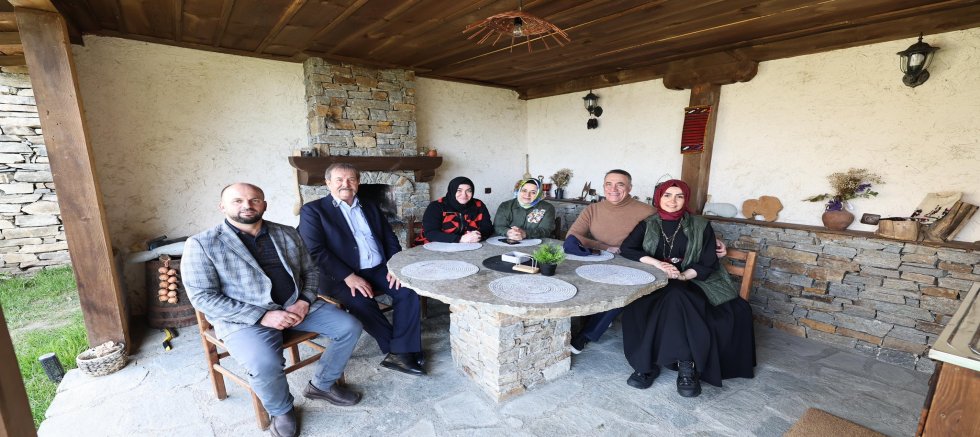 Sultangazi Belediye Başkanı Abdurrahman Dursun, Leshten Köyünü Ziyaret Etti