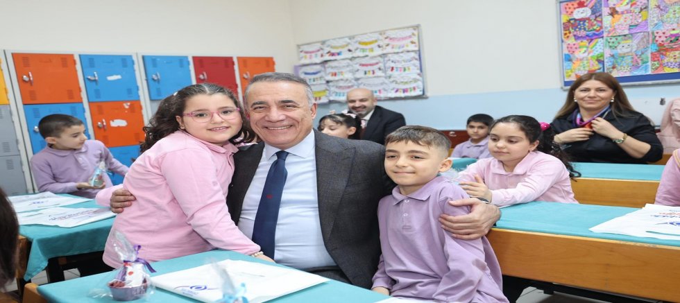 Sultangazi Belediye Başkanı Abdurrahman Dursun Miniklerin Karne Sevincine Ortak Oldu