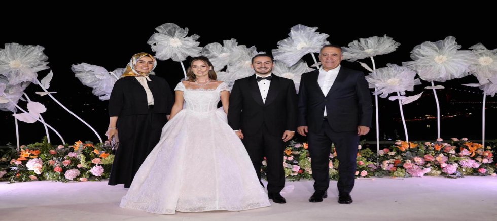 Sultangazi Belediye Başkanı Abdurrahman Dursun, Ömer ve Buse Çiftinin Mutluluğuna Ortak Oldu