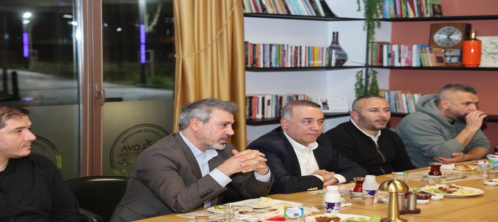 Sultangazi Belediye Başkanı Abdurrahman Dursun, Sultangazispor’un İftar Programına Katıldı