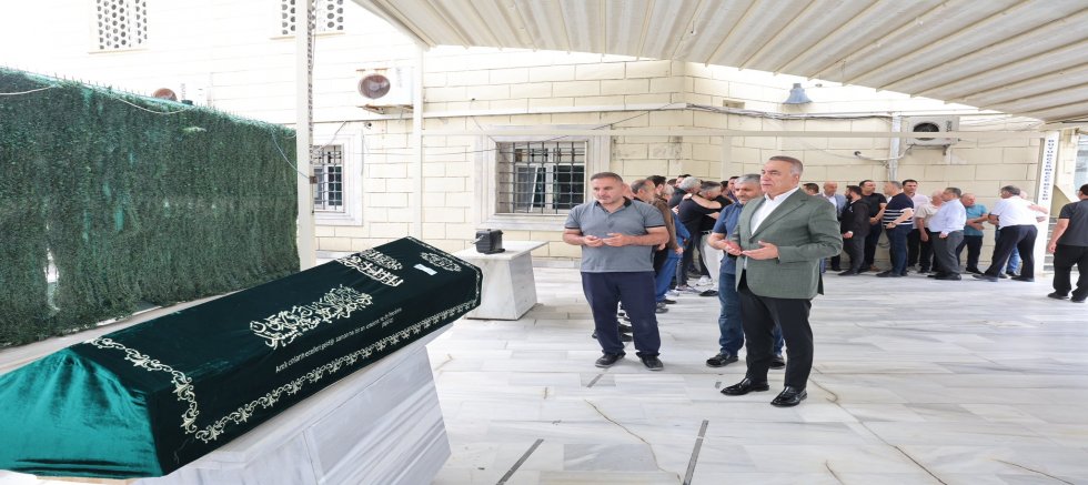 Sultangazi Belediye Başkanı Abdurrahman Dursun, Teyfik Yazıcı’nın Cenaze Törenine Katıldı