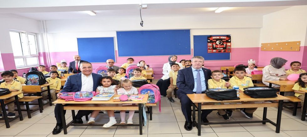 Sultangazi Belediyesi’nden 15 Bin Öğrenciye Kırtasiye Desteği