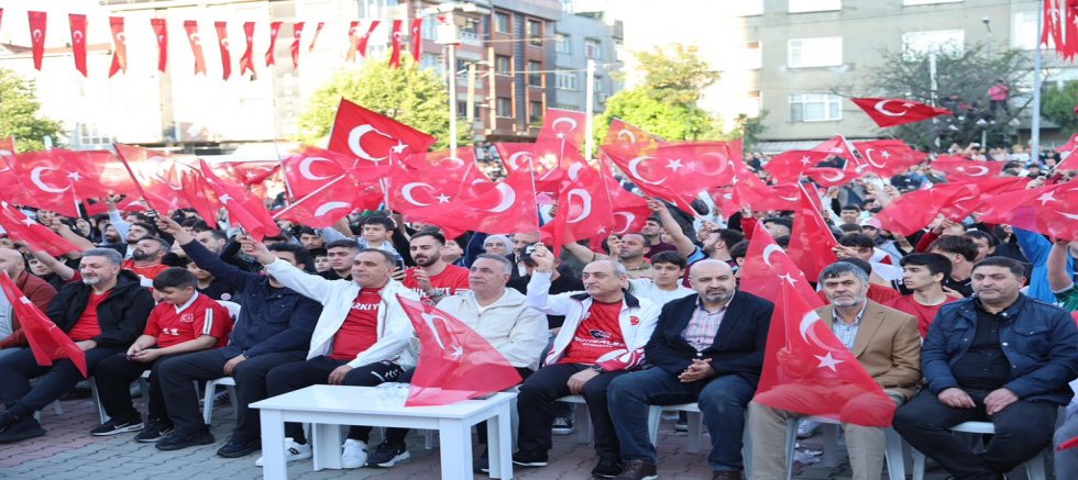 Sultangazi’de Dev Ekranda Milli Maç Heyecanı: Binlerce Vatandaş Tek Yürek Oldu