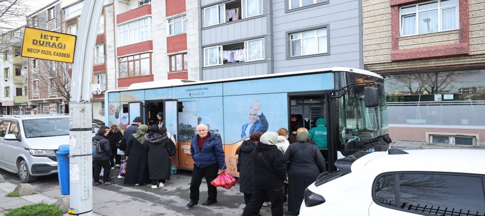 Sultangazi’de ücretsiz ring seferleriyle pazara ulaşım kolaylaştı