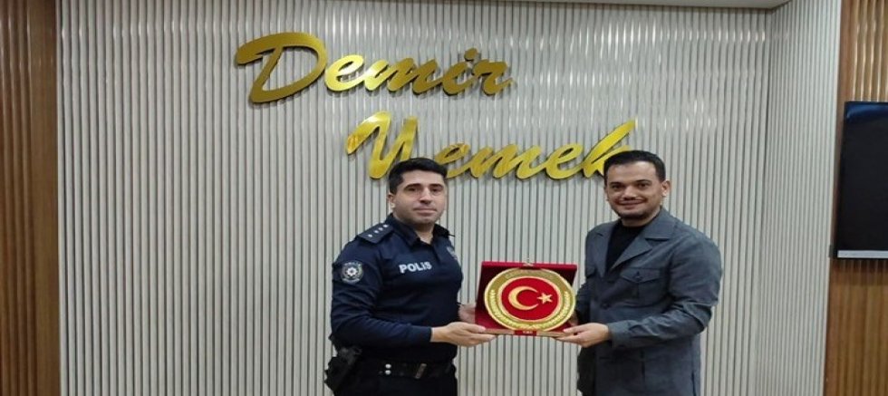Sultangazi  Emniyet Müdürlüğü’nden Demir Yemek Ailesine Teşekkür Plaketi