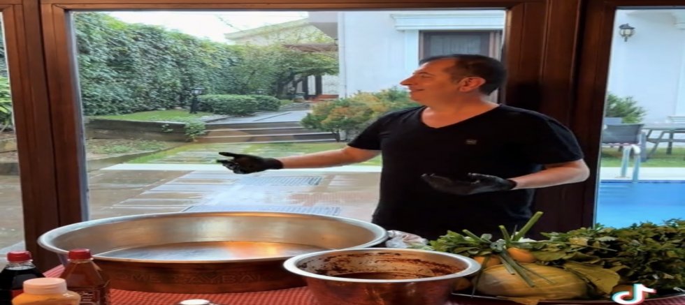 Türkü ve Çiğköfte Bir Arada: Ömer Aybak’ın Videosu Viral Oldu