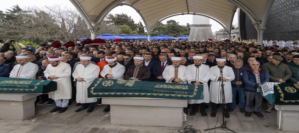 ÜSKÜDAR BELEDİYE BAŞKANI SİNEM DEDETAŞ’IN ACI GÜNÜ: İBRAHİM SERHAN SON YOLCULUĞUNA UĞURLANDI