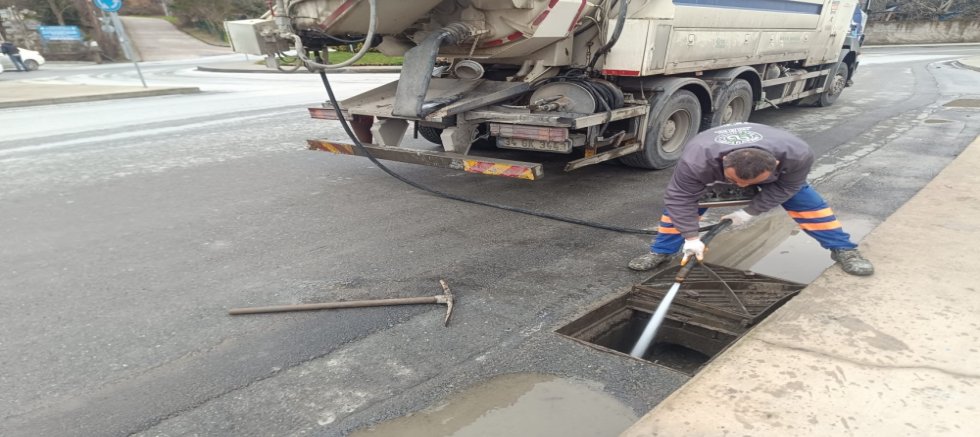 Yağmursuyu Kanalları ve Izgaraları Düzenli Olarak Temizliyoruz