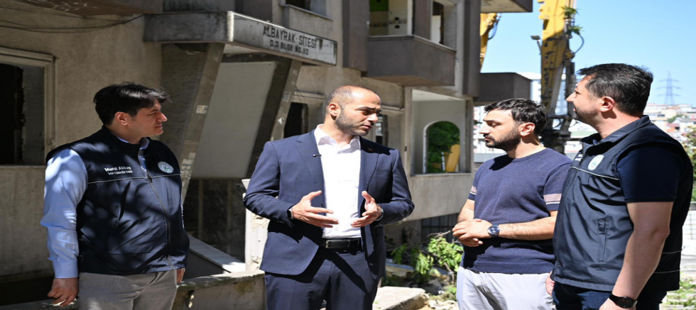 YENİ İMAR PLANLARI DÖNÜŞÜMÜN ÖNÜNÜ AÇTI: MEVLANA’NIN ARDINDAN ALBAYRAK SİTESİ’NDE DE YIKIM BAŞLADI