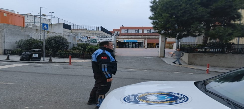 Zabıta ekipleri okul yollarında sahada
