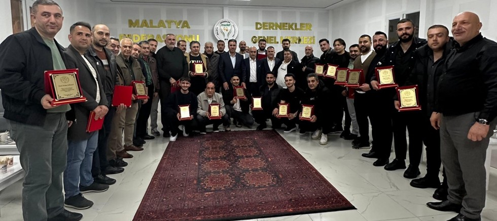 MADEF Başkanı Yılmaz Durmuş’tan Sultangazi İlçe Teşkilatına Teşekkür Plaketi