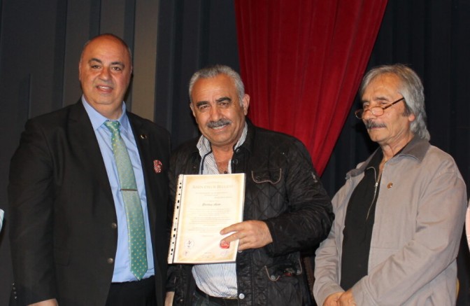 MEDYADA BİR ÖMÜR ONURLA TAÇLANDI: GAZETECİ DURMUŞ ACAR’A “BASIN ONUR BELGESİ”