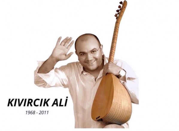  Nejmi Can, Türk halk müziğinin usta sesi Kıvırcık Ali’yi, aramızdan ayrılışının 15’inci yılında özlemle anıyor.