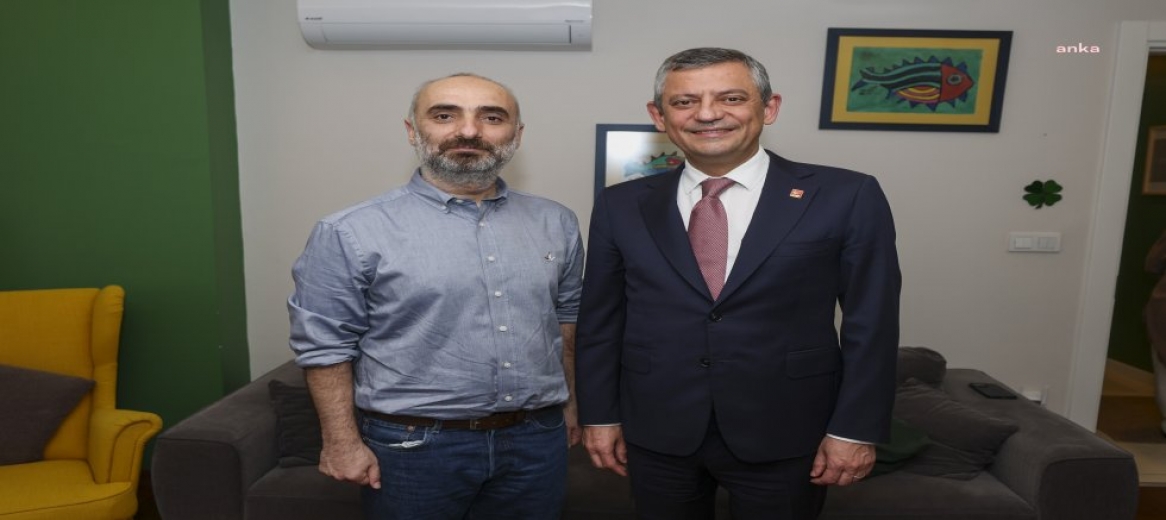 Özgür Özel ev hapsindeki gazeteci İsmail Saymaz'ı ziyaret etti