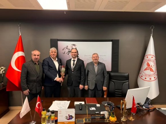 Sağlık Çalışanlarına Destek: Ahmet Salmış’tan Anlamlı Ziyaret