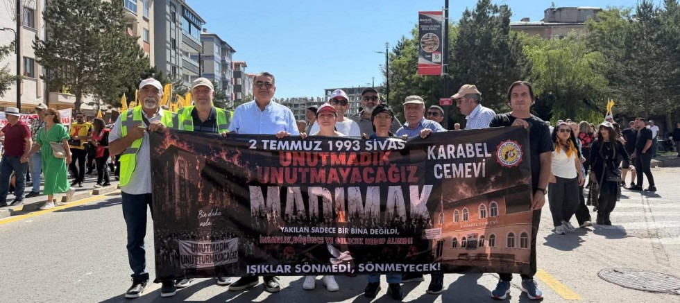 Sivas Katliamı'nın 33. Yılında Madımak'ta Adalet Çağrısı: Karabel Cemevi de Anma Programına Katıldı