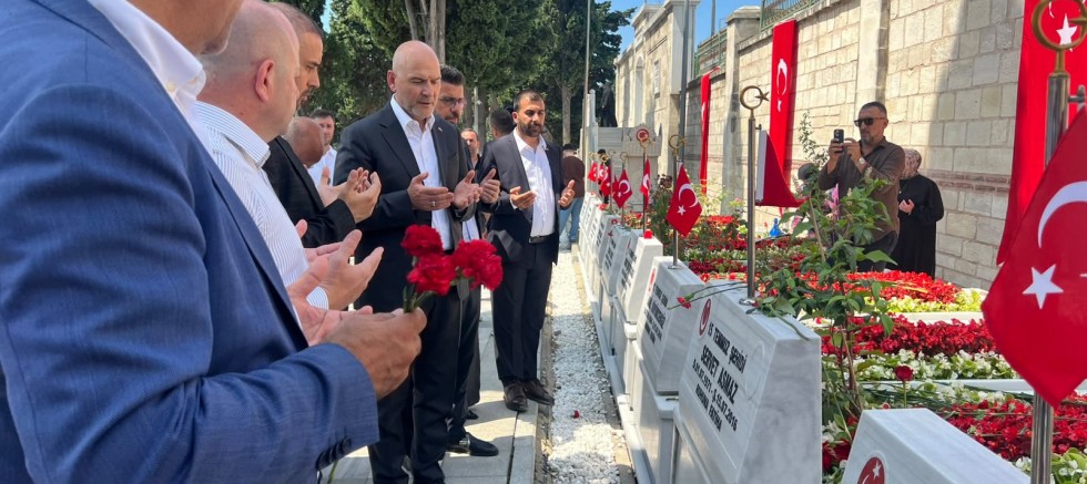 Süleyman Soylu, 15 Temmuz'da Edirnekapı Şehitliği'nde Aziz Şehitlerin Kabirlerini Ziyaret Etti