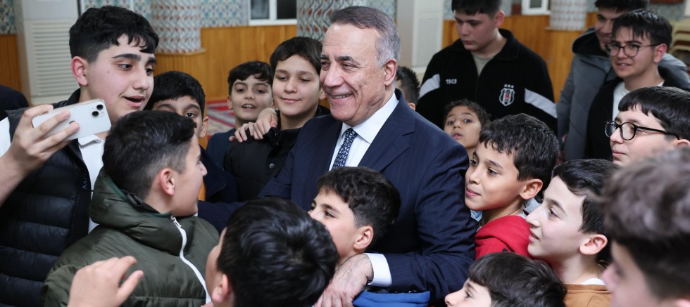 Sultangazi Belediye Başkanı Abdurrahman Dursun, Teravih Namazında Vatandaşlarla Buluştu