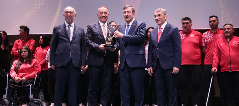 Sultangazi Belediyesi Ödül Alan Tek Belediye Oldu: Başkan Dursun’a Spora Destek Ödülü