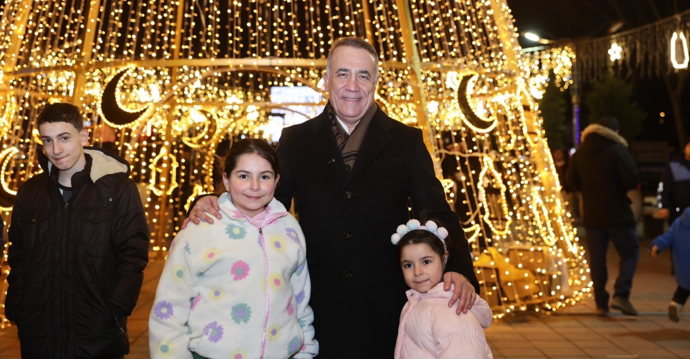 Sultangazi Cadde ve Sokakları Ramazan’a Özel Işıklarla Büyülüyor