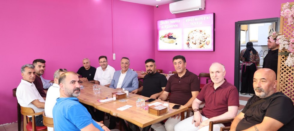 Sultangazi’de Cuma Buluşması: Başkan Abdurrahman Dursun Vatandaşlarla Bir Araya Geldi