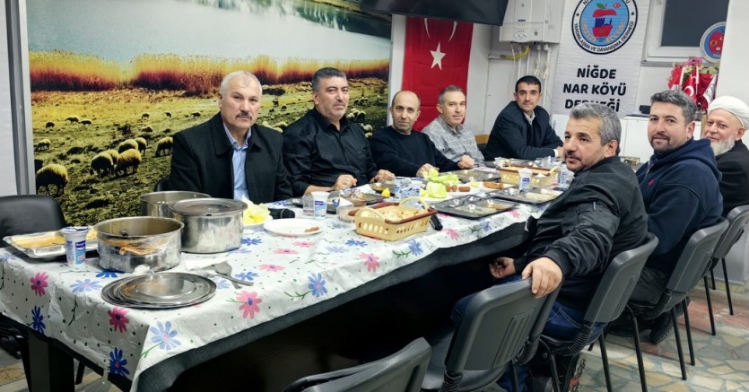 Sultangazi Müteahhitler Derneği Başkanı Azmi Göktaş, Nar Derneği İftar Programına Katıldı