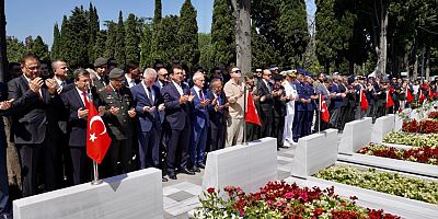 15 TEMMUZ ŞEHİTLERİ İBB ÖNÜNDE ANILDI
