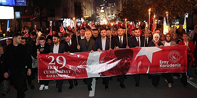 29 EKİM COŞKUSU MEYDANLARA TAŞTI