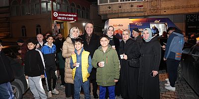 Abdurrahman Dursun Teravih Namazı Sonrası Vatandaşlarla Salep İkramında Buluştu