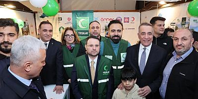 Adalet Bakanı Akın Gürlek, Sultangazi’de Yeşilay Standını Ziyaret Etti