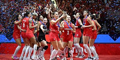 ADD Başkanı Uğur Kelleci , A Milli Kadın Voleybol Takımı'nı Kutladı