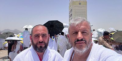 Adıyaman Dernekler Federasyonu Başkanı Hüseyin Sevinçtekin’den Hac Yolculuğunda Anlamlı Buluşma
