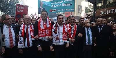 Ahmet Akın’ın seçim startını verdiği ilk vatandaş buluşması, coşkulu taraftar görüntülerini aratmadı.