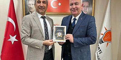 AK Parti Gaziosmanpaşa İlçe Başkanı İsmail Ergüneş’e “Yılın En Vefalı Siyasetçisi” Ödülü