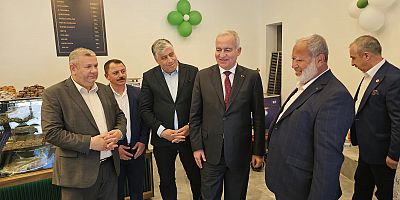 AK Parti İlçe Başkanı İsmail Ergüneş, Ahmet Usta Tatlı Baklava’nın Açılışını Gerçekleştirdi
