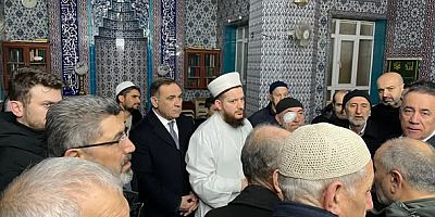 AK Parti Sultangazi İlçe Başkanı İmdat Kamacı, Esentepe’de Cuma Namazı Sonrası Vatandaşlarla Buluştu