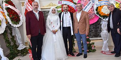 21 Kasım 2021 tarihinde Ümraniye Belediyesi Nikah Sarayı’nda gerçekleşen nikah töreninde Göksenin Aktaş ve Hacer Şahin’i