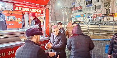 ANAHTAR PARTİ SULTANGAZİ İLÇE BAŞKANLIĞI’NDAN RAMAZAN ETKİNLİĞİ: LOKMA DAĞITIMI.