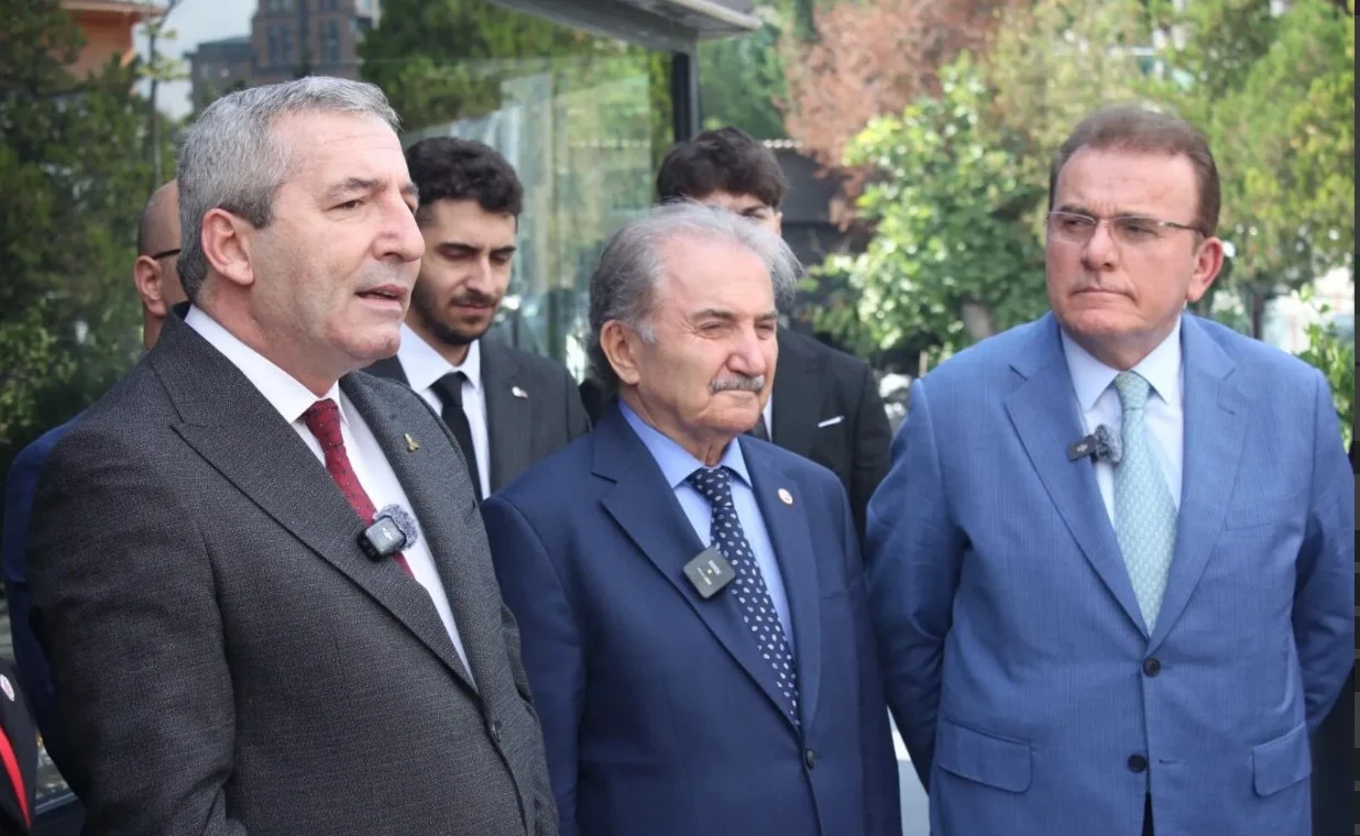 Ataşehir’de Fikriyat Masası Buluşması: Üç Genel Başkan Siyasi İş Birliği ve İttifak Seçeneklerini Görüştü