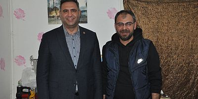 Av. Ali Acar, Esentepe Spor Kulübü başkanı Volkan Akçelik'i makamında ziyaret etti.