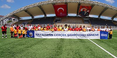 AVCILAR’DA ANNELER GÜNÜ SEVGİYLE KUTLANDI