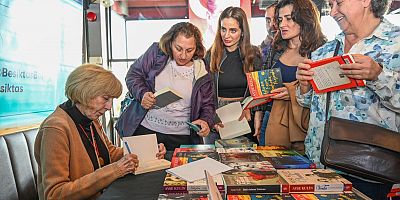 AYŞE KULİN BELTAŞ KİTAP KAFE’DE OKURLARIYLA BULUŞTU