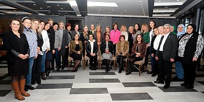 Ayşe Ünlüce, Kadın Muhtarlarla Buluştu: 'Bilimin Işığında Adaletle Devam!'