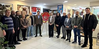  Aysemin Gülmez’den CHP Sultangazi İlçe Başkanlığı’na Ziyaret