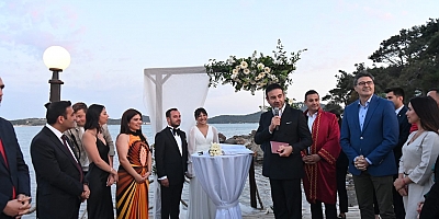 BALIKESİR BÜYÜKŞEHİR BELEDİYE BAŞKANI AHMET AKIN, CHP PM ÜYESİ UMUT DİKİLİ'NİN NİKAHINI KIYDI