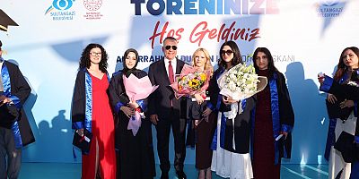 Başkan  Abdurrahman Dursun, Anadolu Lisesi Öğrencilerinin Mezuniyet Sevincine Ortak Oldu