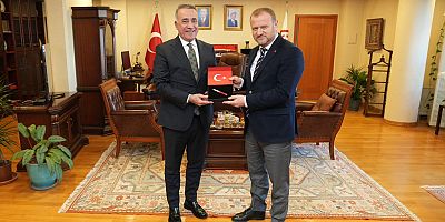 Başkan Abdurrahman Dursun, (RTÜK) Başkanı Mehmet Daniş’i makamında ziyaret etti.