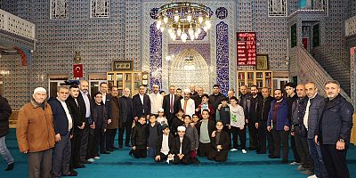 Başkan Abdurrahman Dursun, Teravih Namazında Akşemsettin Camii Cemaatle Buluştu