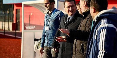 Başkan Balcıoğlu, Genç Sporculara Eşofman Takımı Dağıttı