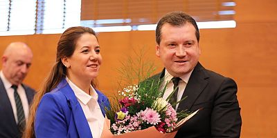Başkan Balcıoğlu, Kadın Hakları Günü’nü Mecliste Çiçeklerle Kutladı